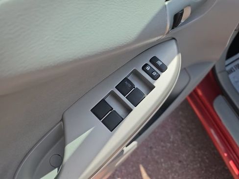 Used 2013 Toyota Corolla LE FWD image 11