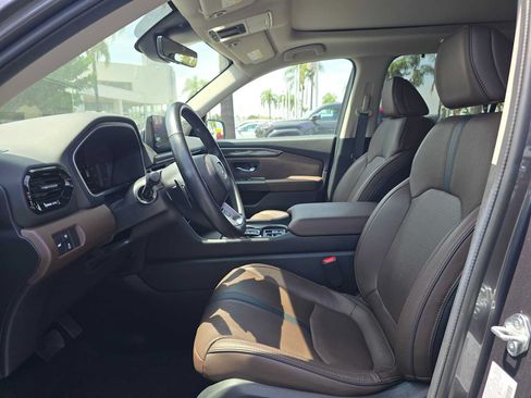 Used 2025 Honda Pilot Elite image 24