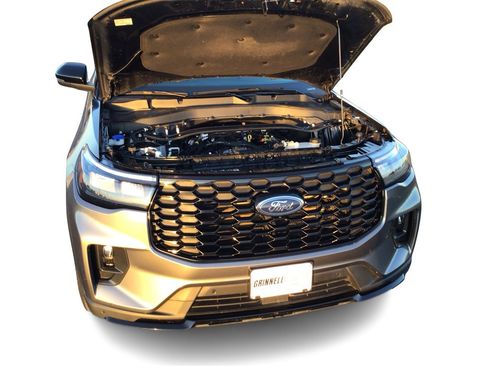 Used 2025 Ford Explorer ST-Line w/ ST-Line Street Pack image 11