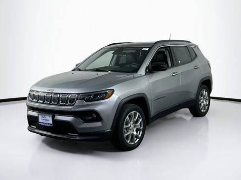 Used 2022 Jeep Compass Latitude w/ Sun and Sound Group image 1