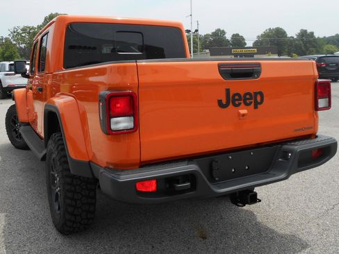 New 2025 Jeep Gladiator Sport image 3