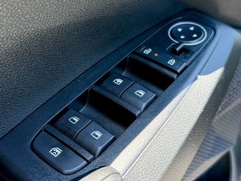 Used 2025 Kia Seltos LX AWD/4WD image 17
