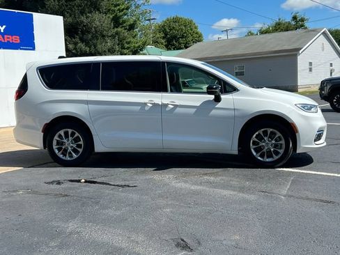 Used 2024 Chrysler Pacifica Touring-L AWD/4WD image 50