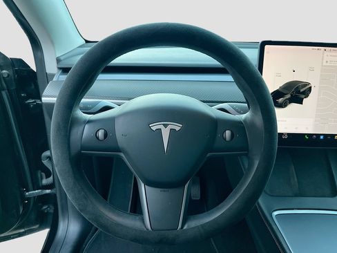 Used 2021 Tesla Model Y 2WD image 10