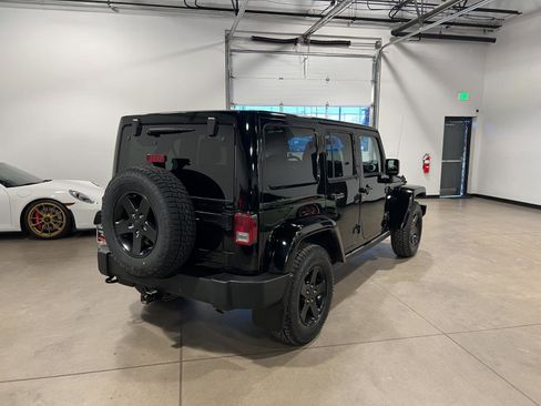 Used 2015 Jeep Wrangler Unlimited Sahara AWD/4WD image 3