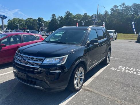 Used 2018 Ford Explorer XLT w/ Equipment Group 202A AWD/4WD image 2