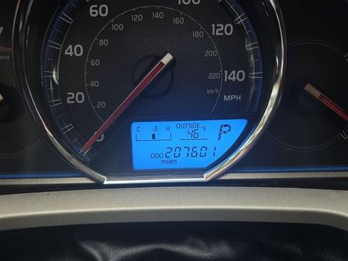 Used 2013 Toyota RAV4 Limited image 22