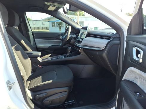Used 2025 Jeep Compass Sport w/ Mopar Graphics Package AWD/4WD image 32