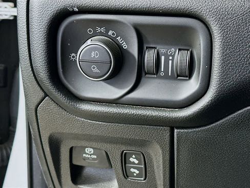 Used 2020 RAM 1500 Laramie w/ Off Road Group image 27