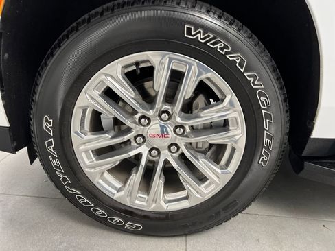 Used 2023 GMC Yukon SLT image 45