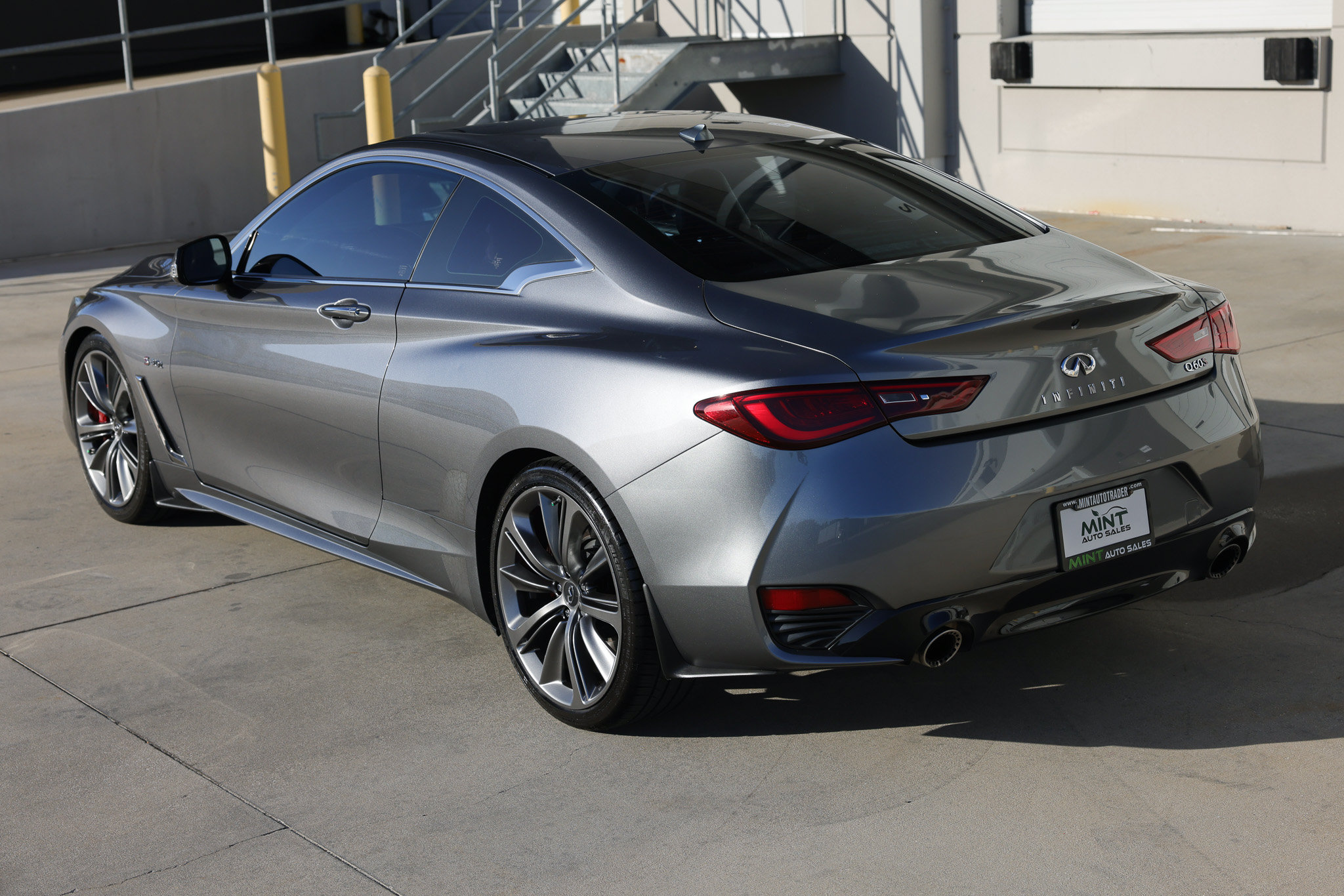 Used 2018 INFINITI Q60 Red Sport 400 w/ Sensory Package 3.0T Sport RWD image 8