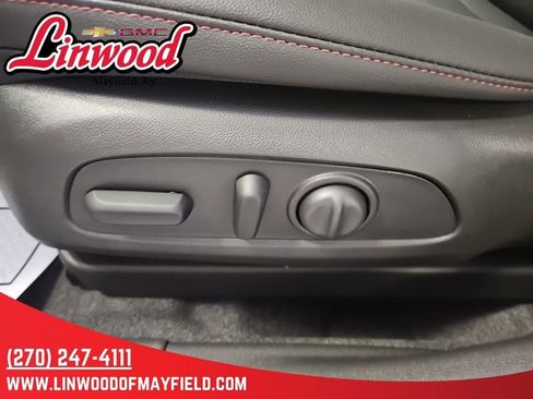 New 2026 Chevrolet Trax RS w/ Sunroof Package FWD image 18