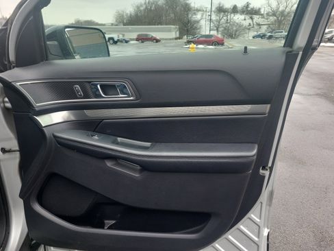 Used 2018 Ford Explorer XLT w/ Equipment Group 202A image 30
