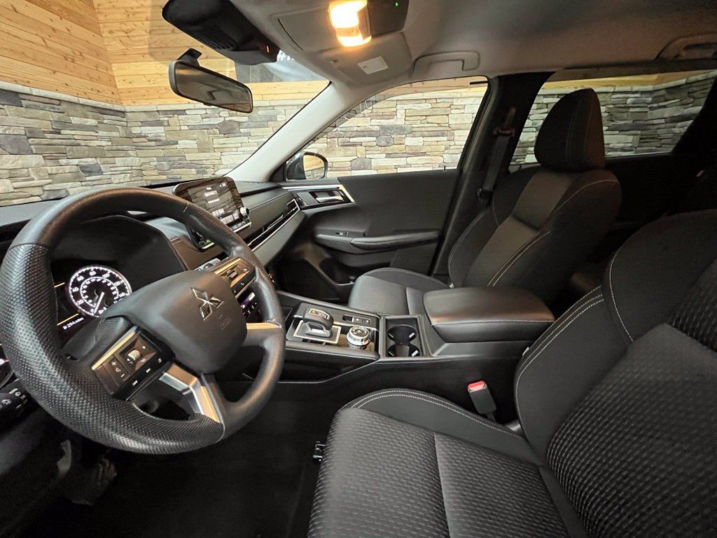 Used 2022 Mitsubishi Outlander ES AWD/4WD image 27