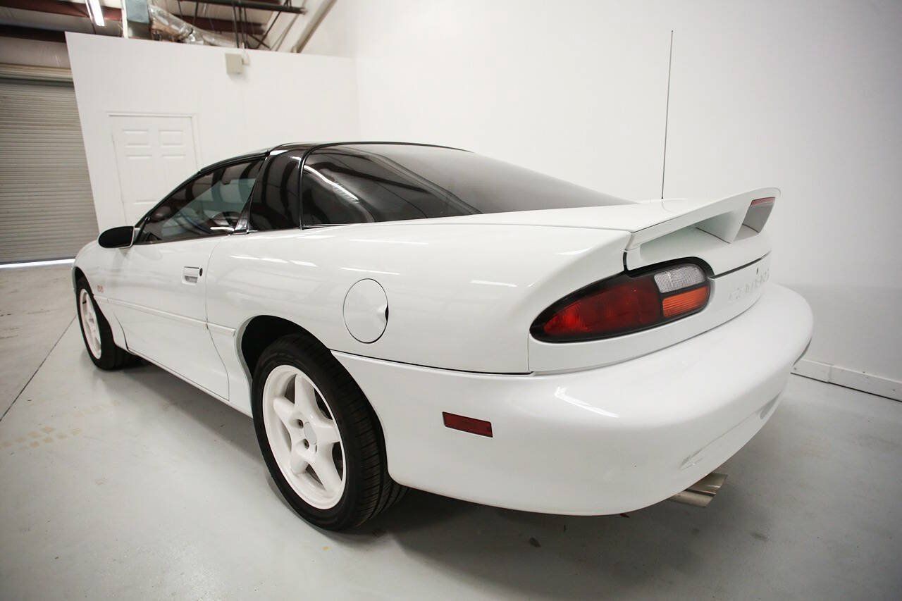 Used 2000 Chevrolet Camaro Z28 w/ SS Performance/Appearance Pkg RWD image 4