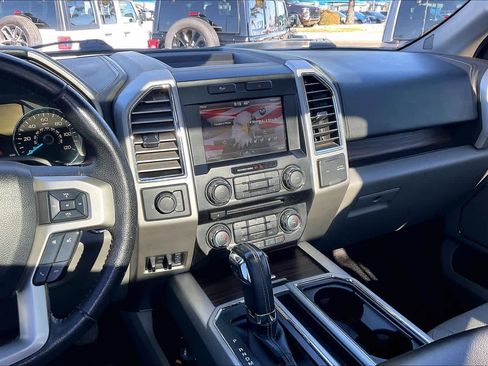 Used 2015 Ford F150 Lariat image 7