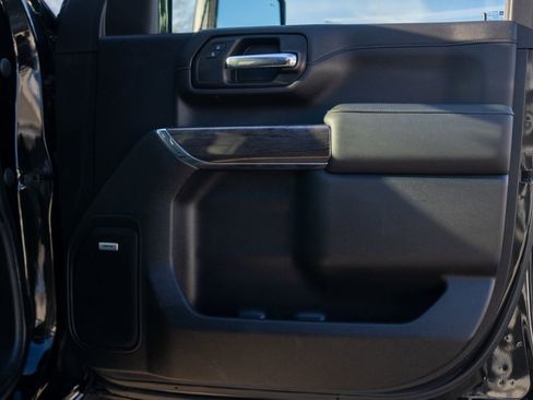 Used 2022 Chevrolet Silverado 2500 LTZ image 10