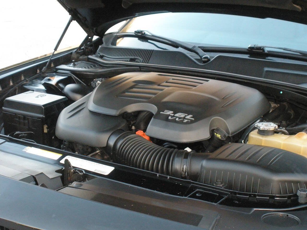 Used 2012 Dodge Challenger SXT Plus RWD image 11