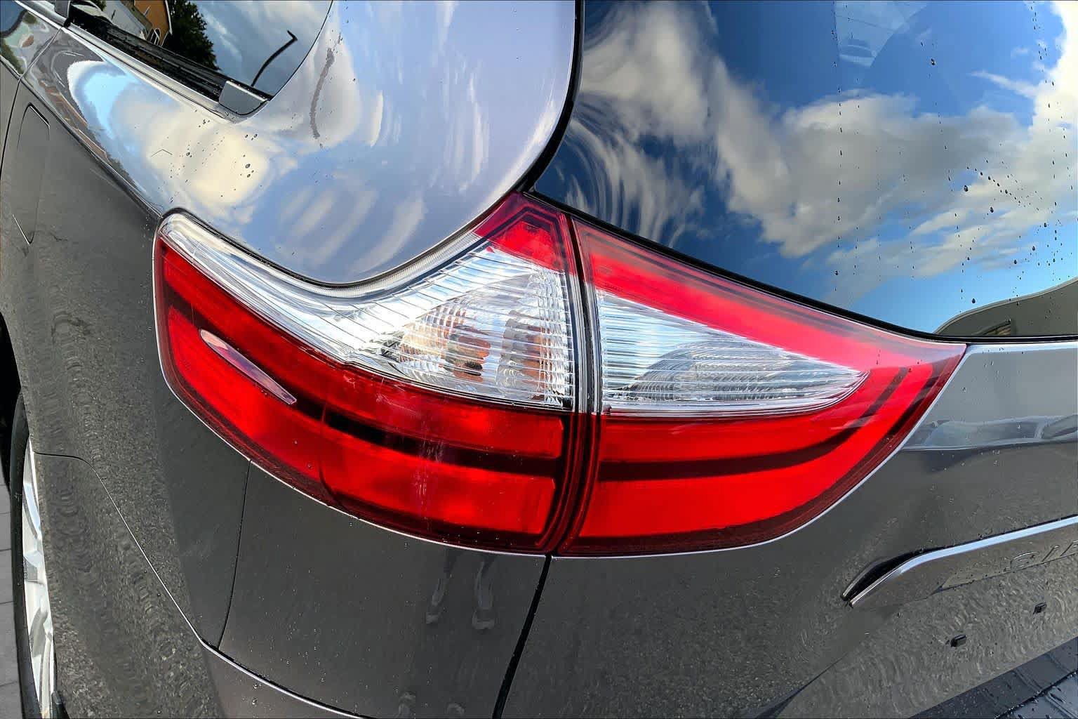Used 2017 Toyota Sienna XLE Premium AWD/4WD image 28
