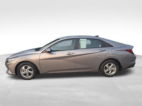 Used 2023 Hyundai Elantra SE FWD image 3