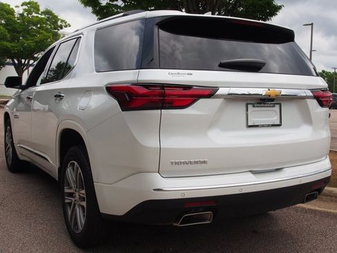 Used 2023 Chevrolet Traverse High Country FWD image 5