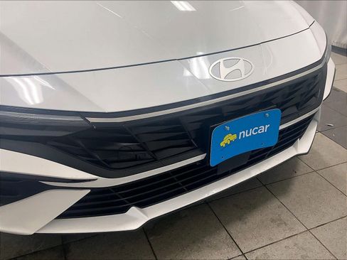 Used 2025 Hyundai Elantra SEL image 32