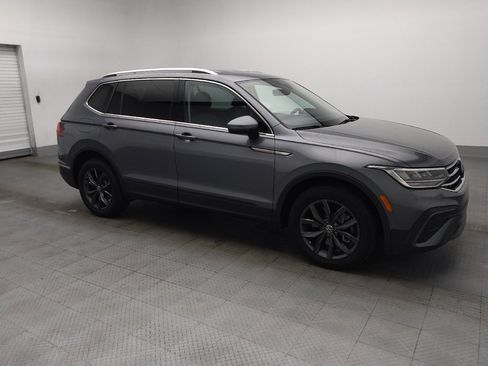 Used 2022 Volkswagen Tiguan SE FWD image 11