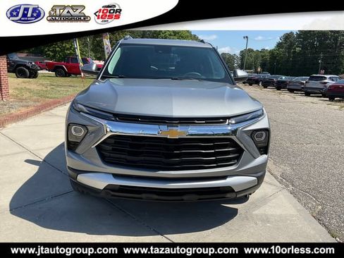 Used 2025 Chevrolet TrailBlazer LT AWD/4WD image 2