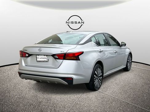 Used 2024 Nissan Altima 2.5 SV image 5