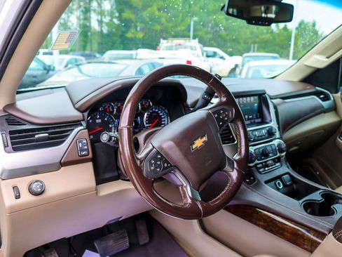 Used 2018 Chevrolet Suburban LT RWD image 15