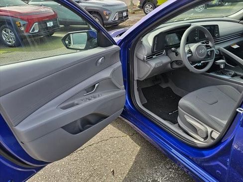 New 2026 Hyundai Elantra SE FWD image 16