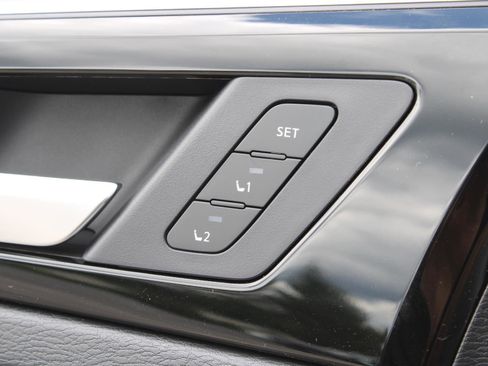 New 2025 Mitsubishi Outlander Platinum Edition image 24