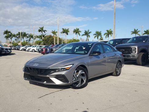 Used 2025 Hyundai Elantra Sport image 31