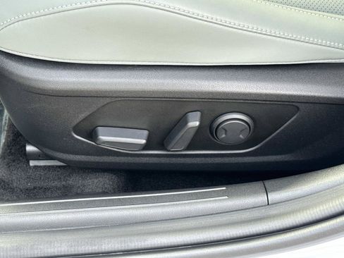 Certified 2025 Hyundai Elantra Limited w/ Cargo Package FWD image 17