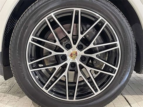 Used 2024 Porsche Cayenne image 13