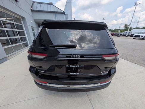 Used 2022 Jeep Grand Cherokee Limited image 11