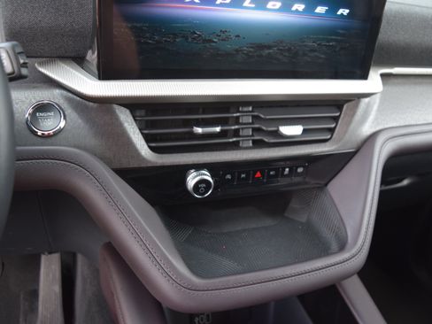 Used 2026 Ford Explorer Platinum AWD/4WD image 15