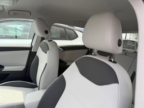 New 2026 Volkswagen Taos SE FWD image 12