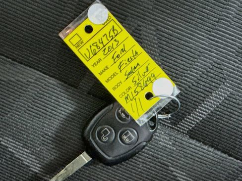 Used 2013 Ford Fiesta SE FWD image 33