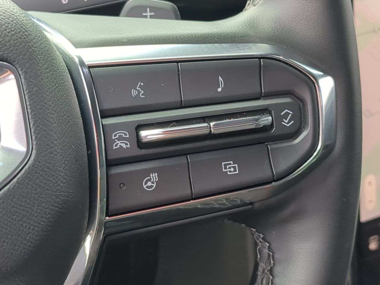 Used 2025 GMC Yukon Elevation AWD/4WD image 36