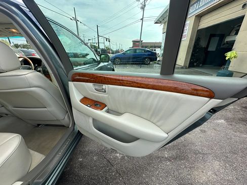 Used 2001 Lexus LS 430 RWD image 31