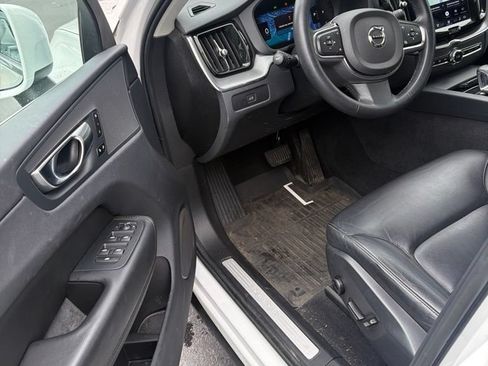 Used 2023 Volvo XC60 B5 Core w/ Climate Package AWD/4WD image 4