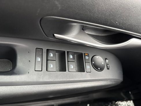 Used 2025 Hyundai Tucson SE image 13