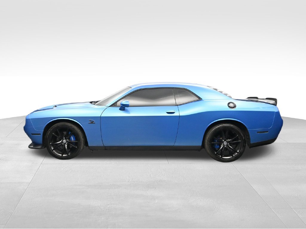 Used 2018 Dodge Challenger R/T w/ Blacktop Package RWD image 2