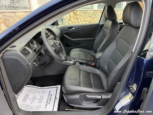 Used 2012 Volkswagen Jetta SE FWD image 4