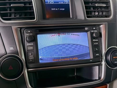 Used 2013 Toyota Highlander Limited FWD image 17