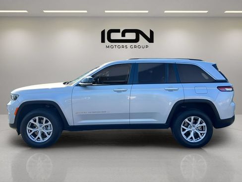 Used 2022 Jeep Grand Cherokee Limited AWD/4WD image 2