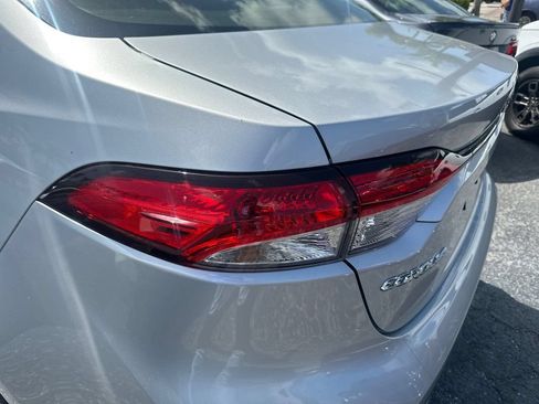Used 2022 Toyota Corolla LE FWD image 12
