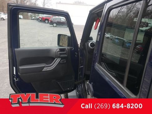 Used 2013 Jeep Wrangler Unlimited Sahara w/ Dual Top Group AWD/4WD image 17