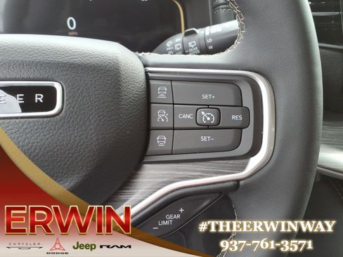 Certified 2024 Jeep Wagoneer Series II w/ Flexible Seating Group image 19